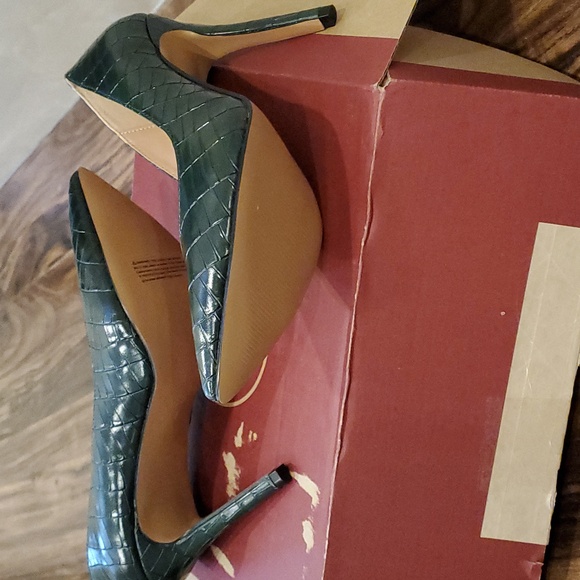 Brand New Never Worn Torgeis Daisy Pumps Dark Green Size 8 - Picture 5 of 14